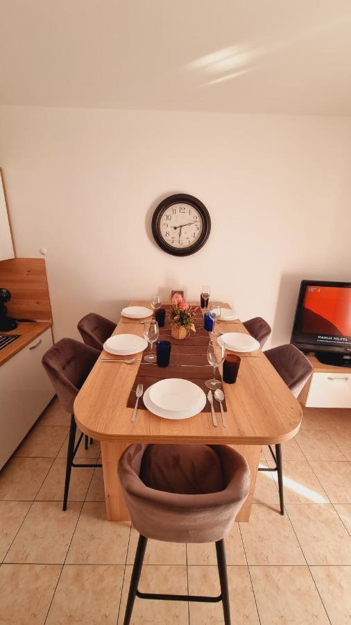 Apartmani Palma Novalja Exterior foto