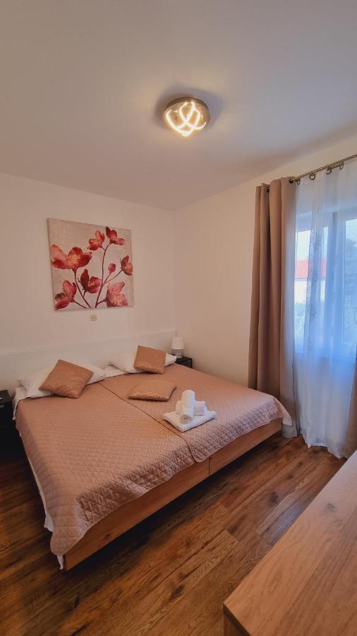 Apartmani Palma Novalja Exterior foto