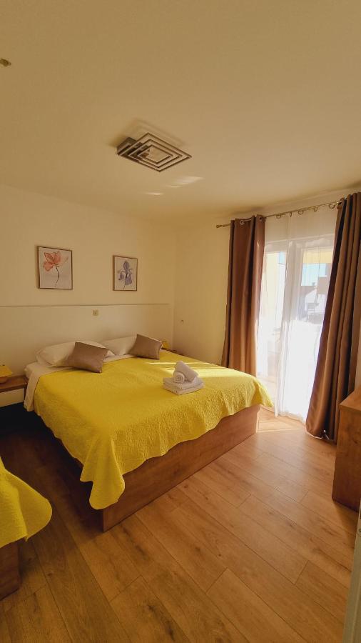 Apartmani Palma Novalja Exterior foto