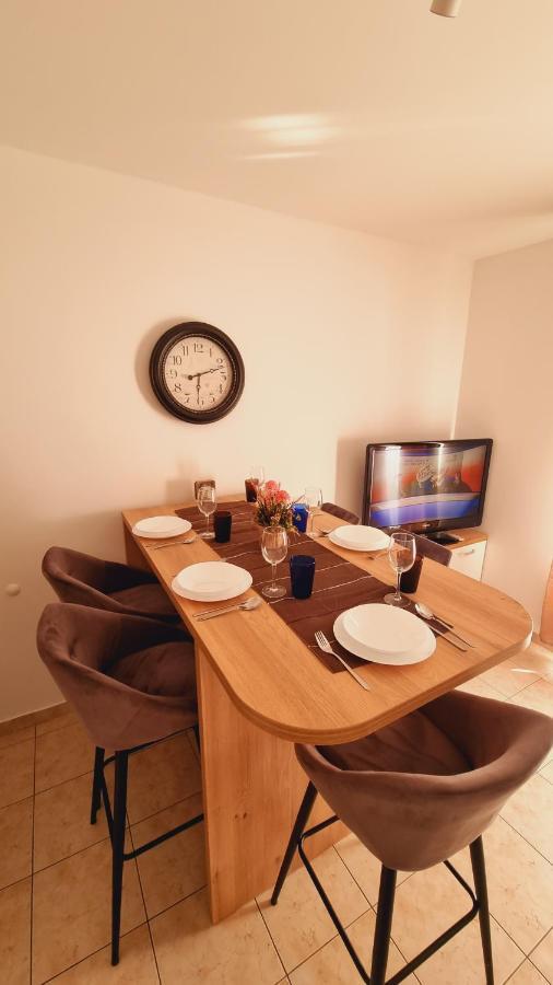 Apartmani Palma Novalja Exterior foto
