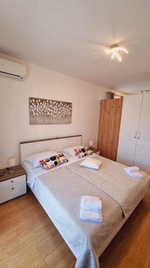 Apartmani Palma Novalja Exterior foto